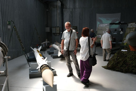 PALUBNÁ LETECKÁ VÝZBROJ A VÝSTROJ 20. STOROČIA - foto 7