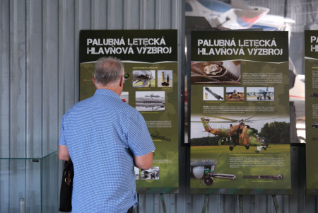 PALUBNÁ LETECKÁ VÝZBROJ A VÝSTROJ 20. STOROČIA - foto 8