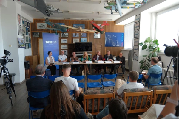 VÝSTAVA k 35. výročiu vzniku leteckej skupiny biele ALBATROSY - foto 19