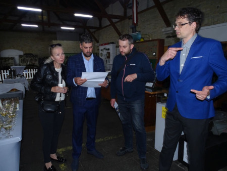 VLAK V MESTE - foto 1