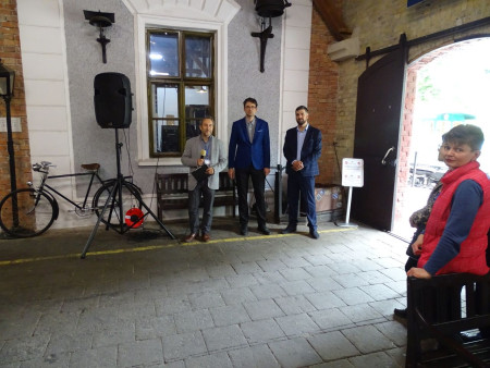 VLAK V MESTE - foto 2