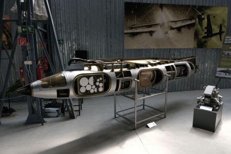 20th CENTURY AIRCRAFT WEAPONS AND EQUIPMENT - foto 1