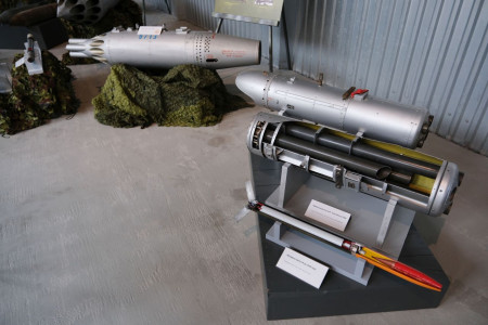 20th CENTURY AIRCRAFT WEAPONS AND EQUIPMENT - foto 2