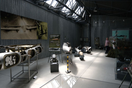 20th CENTURY AIRCRAFT WEAPONS AND EQUIPMENT - foto 3