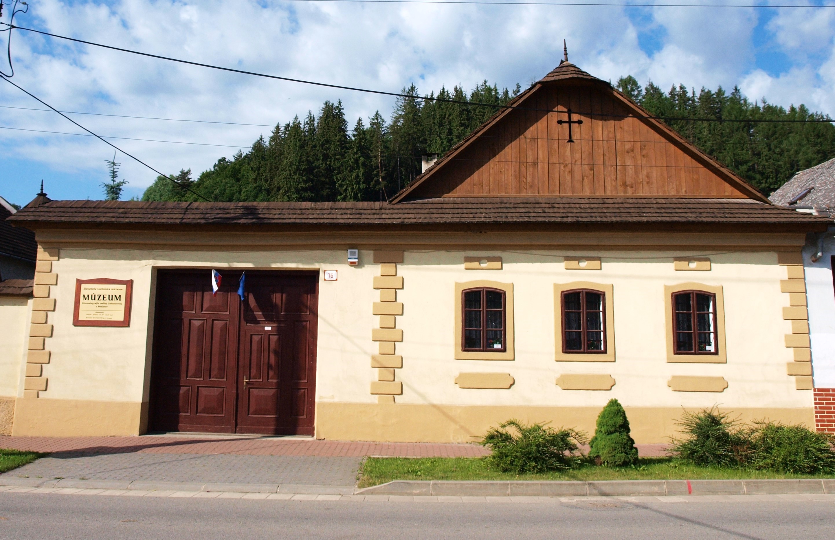 vstup do muzea kinematografie rodiny schusterovej v medzeve