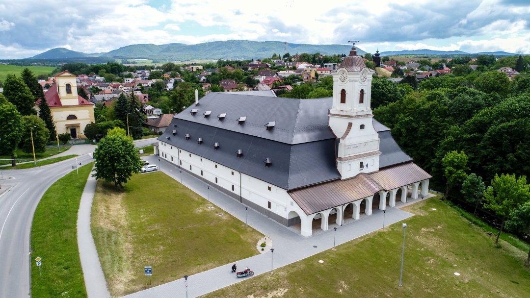 pohlad zhora na budovu skladu soli.jpg (582 KB)