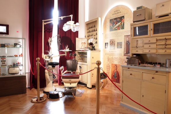 expozicia zubnej techniky v sídelnej budove STM