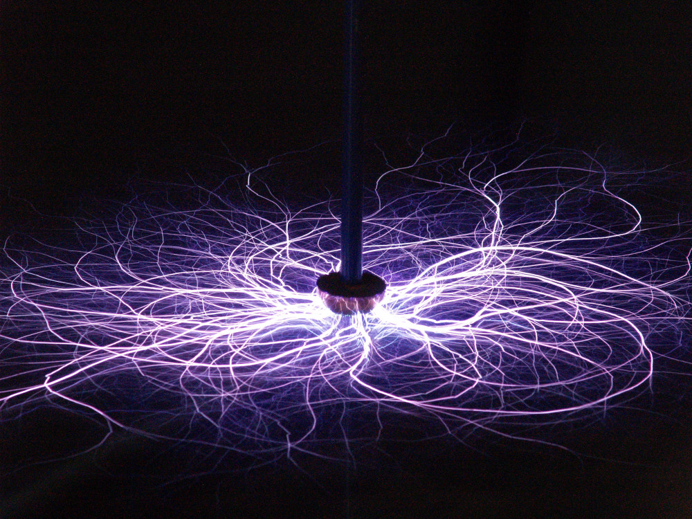 ukazka lichtenbergovych obrazcov v sieni elektrickych vybojov