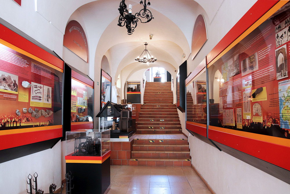 expozicia hutnictva s ukazkami historickych nastrojov